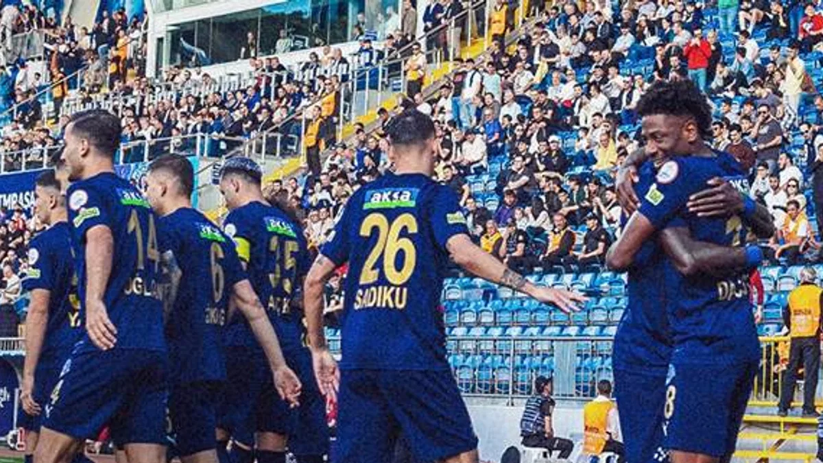 Kasımpaşa 2-1 Beşiktaş (Maç Sonucu) Beşiktaş sezonu yenilgiyle kapattı!