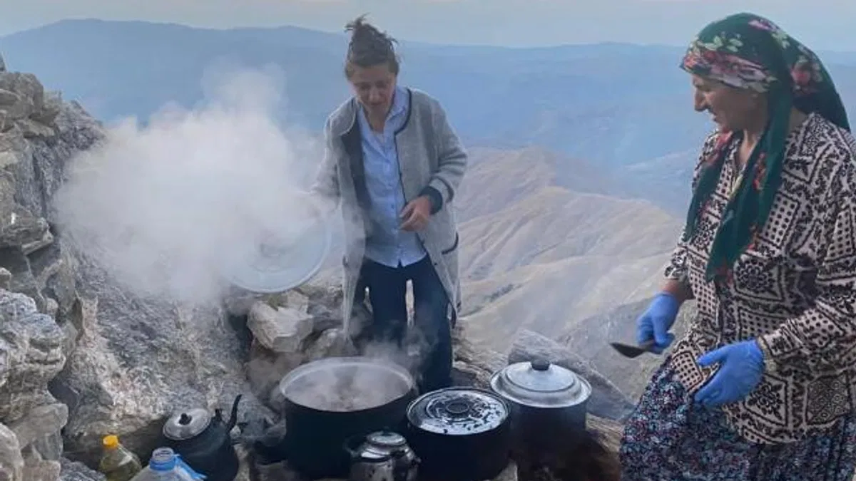 Sason’lu Ermeniler Mereto zirvesinde mum yakıp dua etti