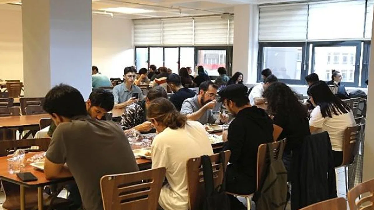 Üniversitelilerin Akşam Yemeği Çankaya Belediyesi’nden