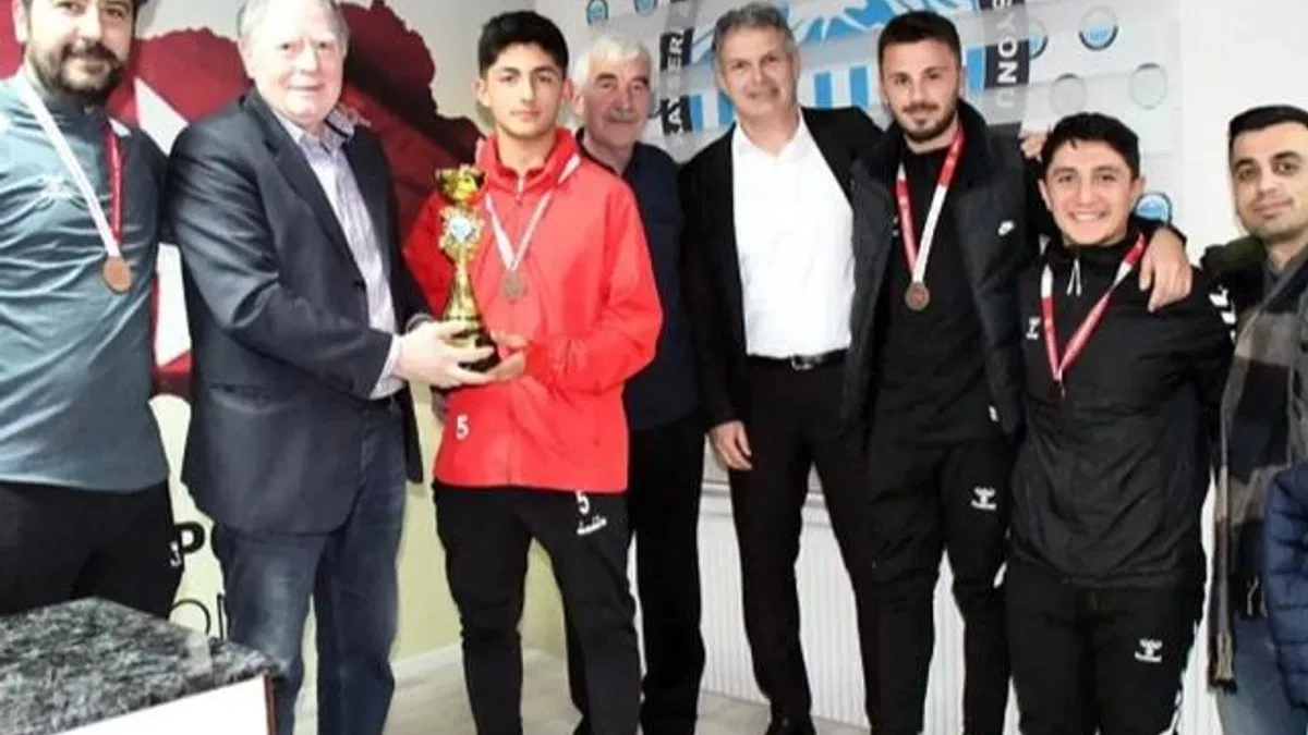 Kayseri Talas Belediyespor’un gençleri şampiyonluğu yakaladı