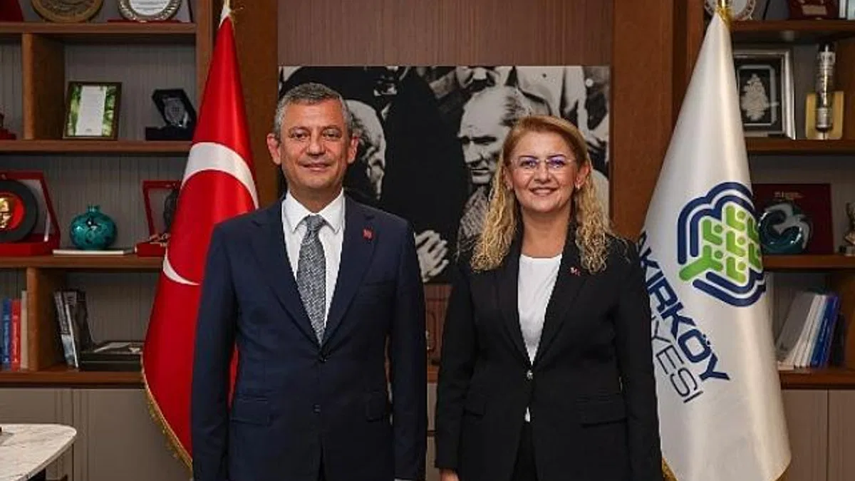 Özgür Özel’den Başkan Ovalıoğlu’na Hizmet Övgüsü