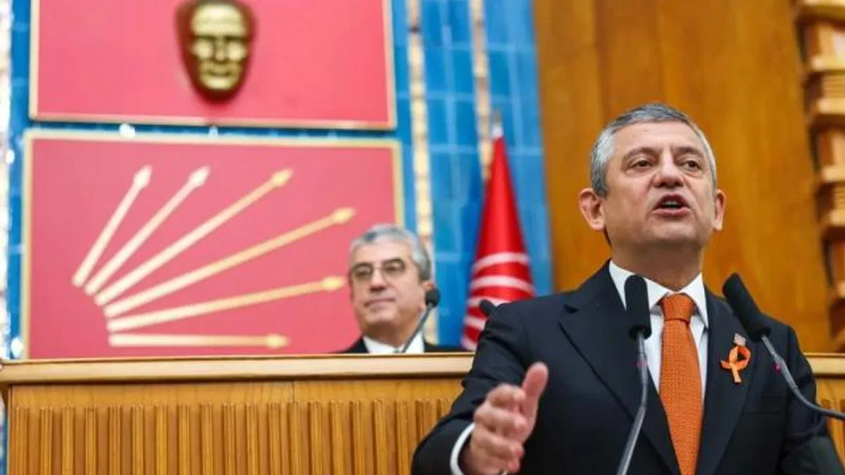 Özel’den vakıf iddiası! Sen ineceksin tren yoluna devam edecek