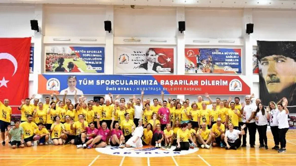 Veteranlar badminton şenliği başladı