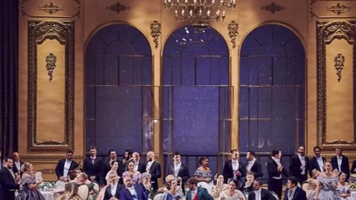 La Traviata sanatseverlerle buluştu.