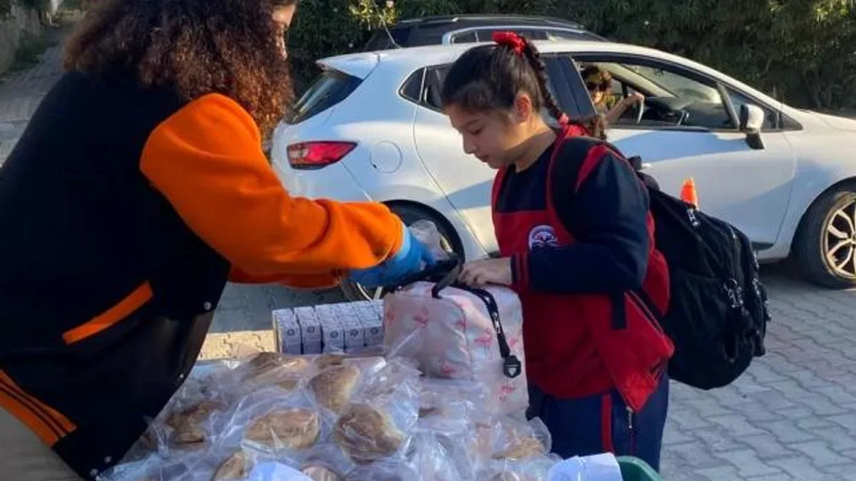 İzmir’de Süt-Simit projesi devam ediyor