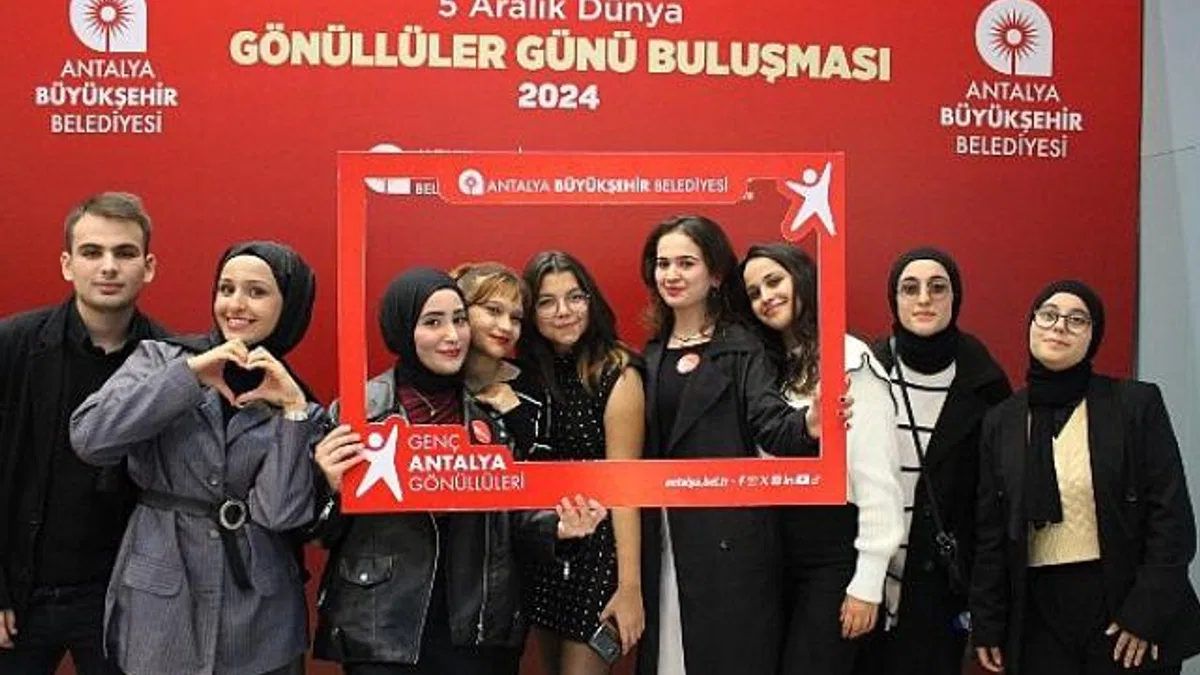 Antalya Büyükşehir Gönüllüler Günü’nü gençlerle kutladı
