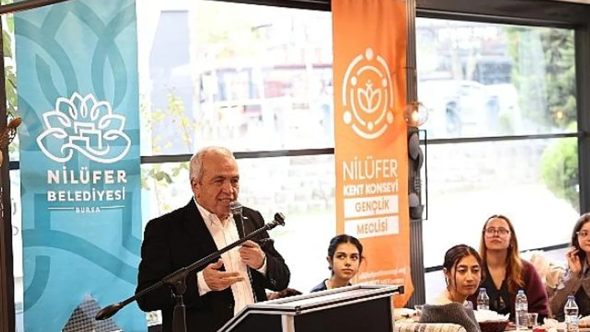 Başkan Şadi Özdemir üniversite öğrencileriyle buluştu