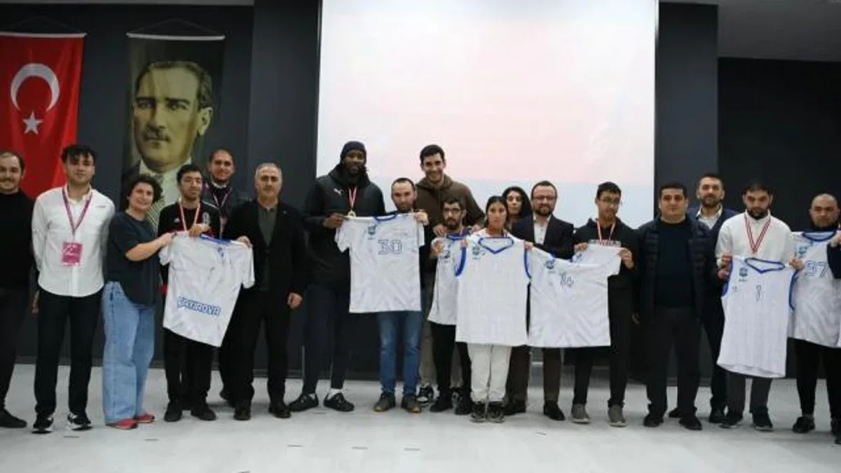 Özel bireyler, Çayırova’nın dev adamlarıyla spor yaptı