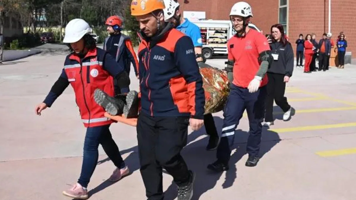Manisa’da öğrencilere yYönelik deprem tahliye tatbikatı