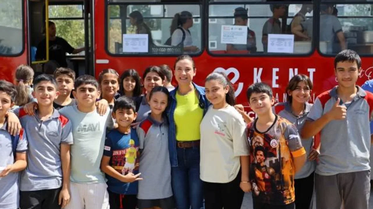 Efes Selçuk’ta üçüncü öğrenci otobüsü hizmete girdi