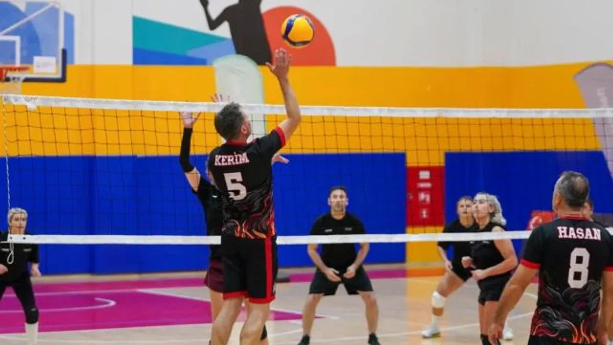 İstanbul Beylikdüzü’nde ‘Atatürk Kupası Voleybol Turnuvası’ başladı