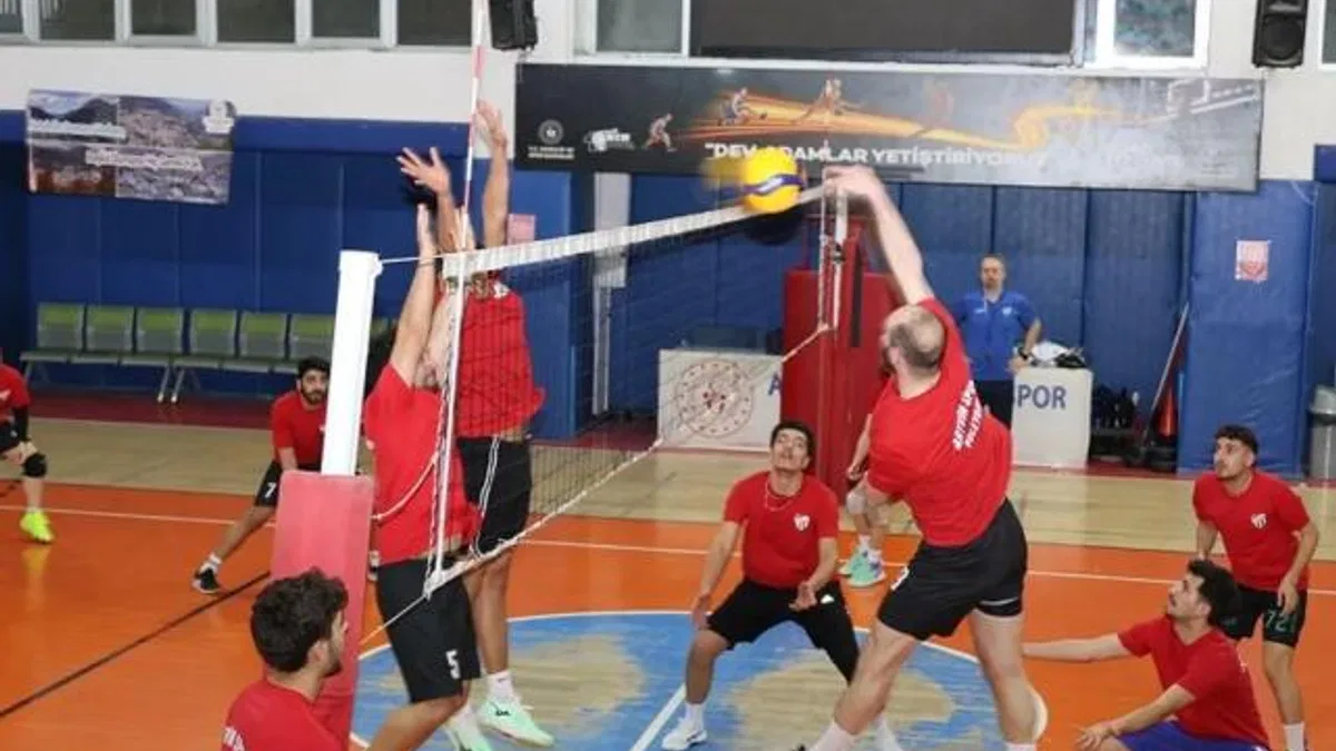 Artvinspor, kadın ve erkek bölgesel voleybol ligine hazırlanıyor
