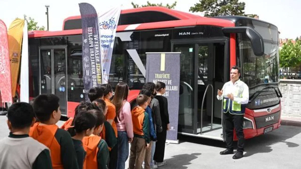 Konya’daki öğrenciler “Nezaket Otobüsü” ile öğreniyor