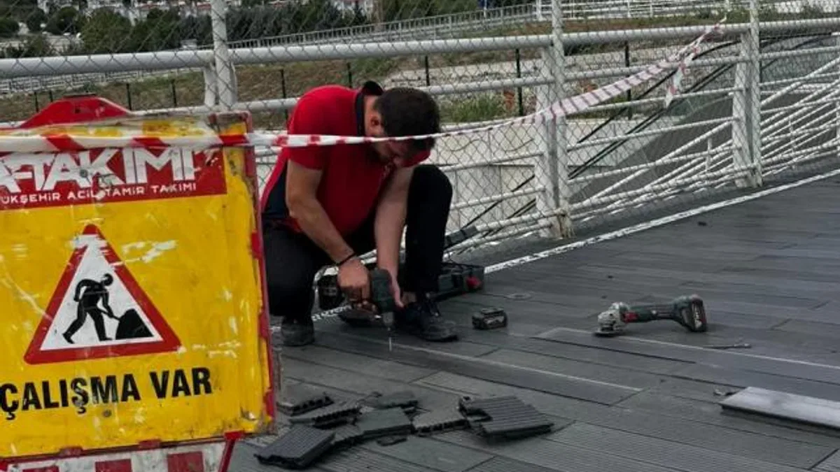 Kocaeli Şehir Hastanesi üst geçidinde hummalı çalışma