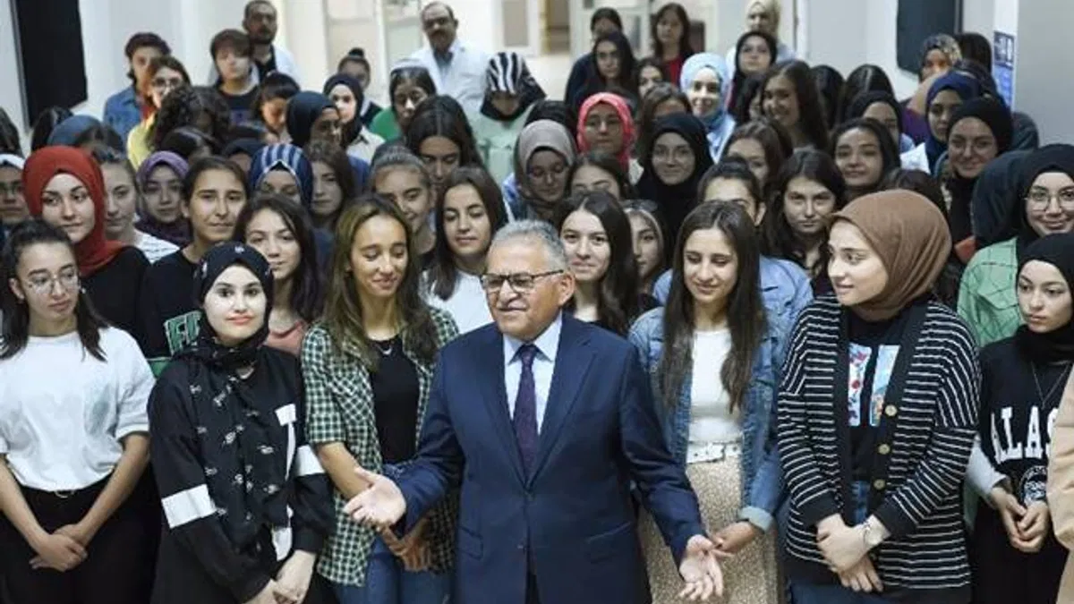 Başkan Büyükkılıç’ın taalimatıyla 27 bin 570 öğrenciye kırtasiye desteği