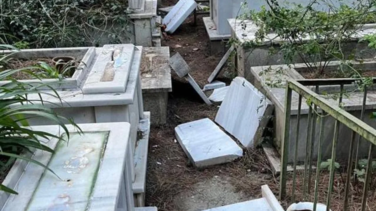 İzmir’de vandalizm kurbanı 39 mezarda çalışma başlatıldı