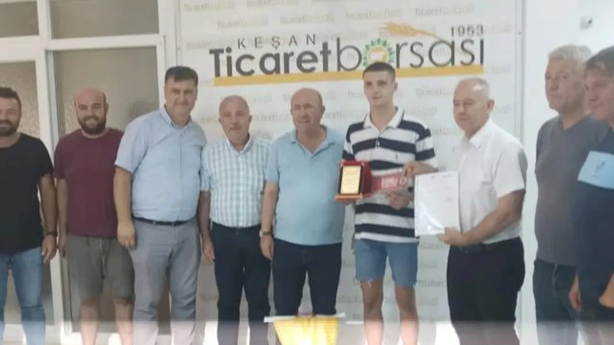 Sezonun ilk ayçiçeği ürünü 20.20 TL’ye satın alındı