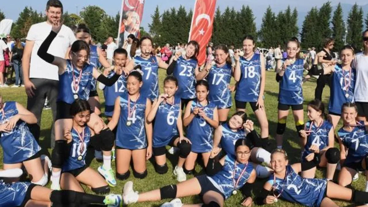 Bursa genç voleybolcuların kalbi Osmangazi’de attı