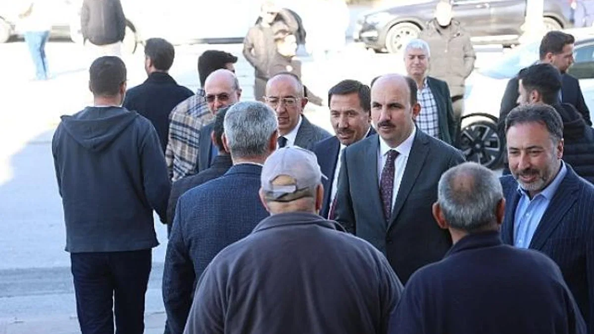 Milletvekili Özer, Başkan Altay ve İlçe Belediye Başkanları Beyşehirliler Yapıcı Camii’nde Vatandaşlarla Buluştu