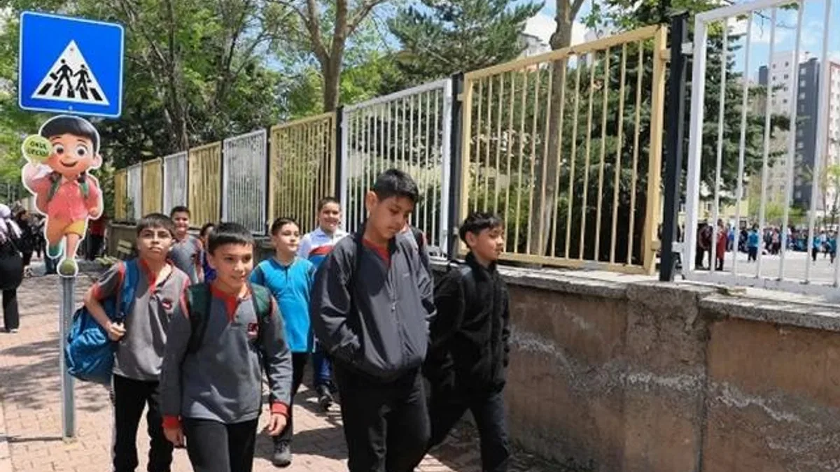 Kayseri Talas’ta okul geçitlerine sevimli uyarıcılar