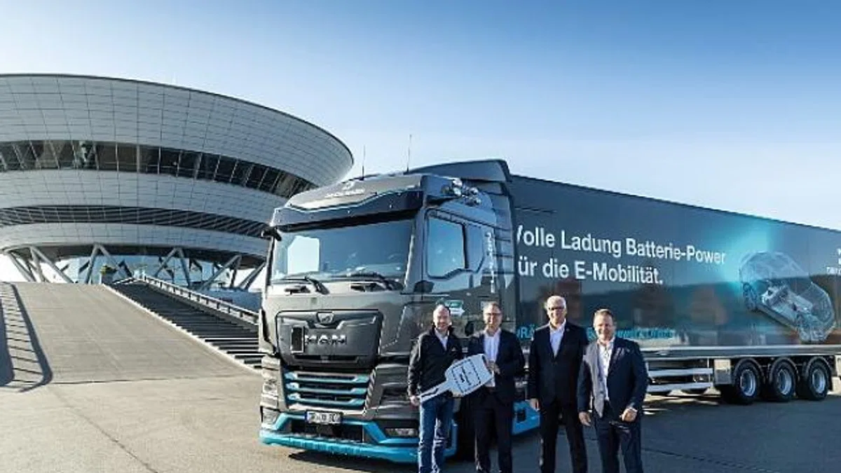 MAN yeni bir elektrik çağına giriyor: MAN ilk elektrikli çekicinin teslimatını yaptı