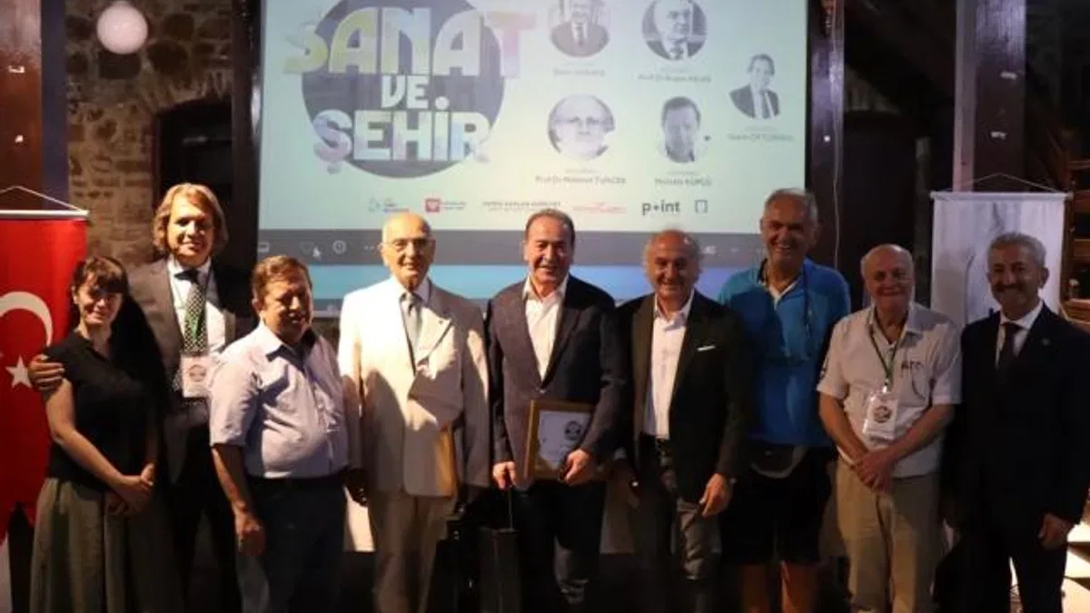 Sanatın kent dokusundaki yeri İzmit’te konuşuldu