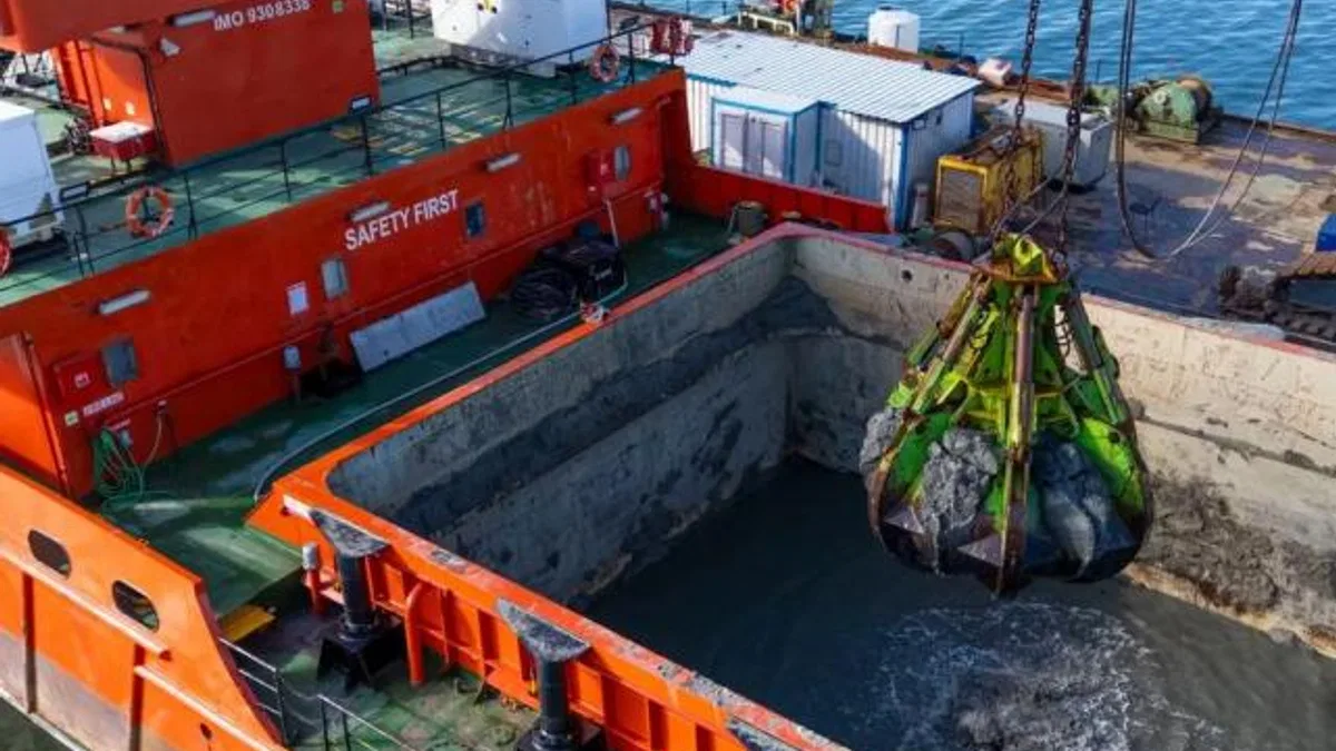 İzmir Körfezi’nden 1 milyon ton çamur çıkarıldı