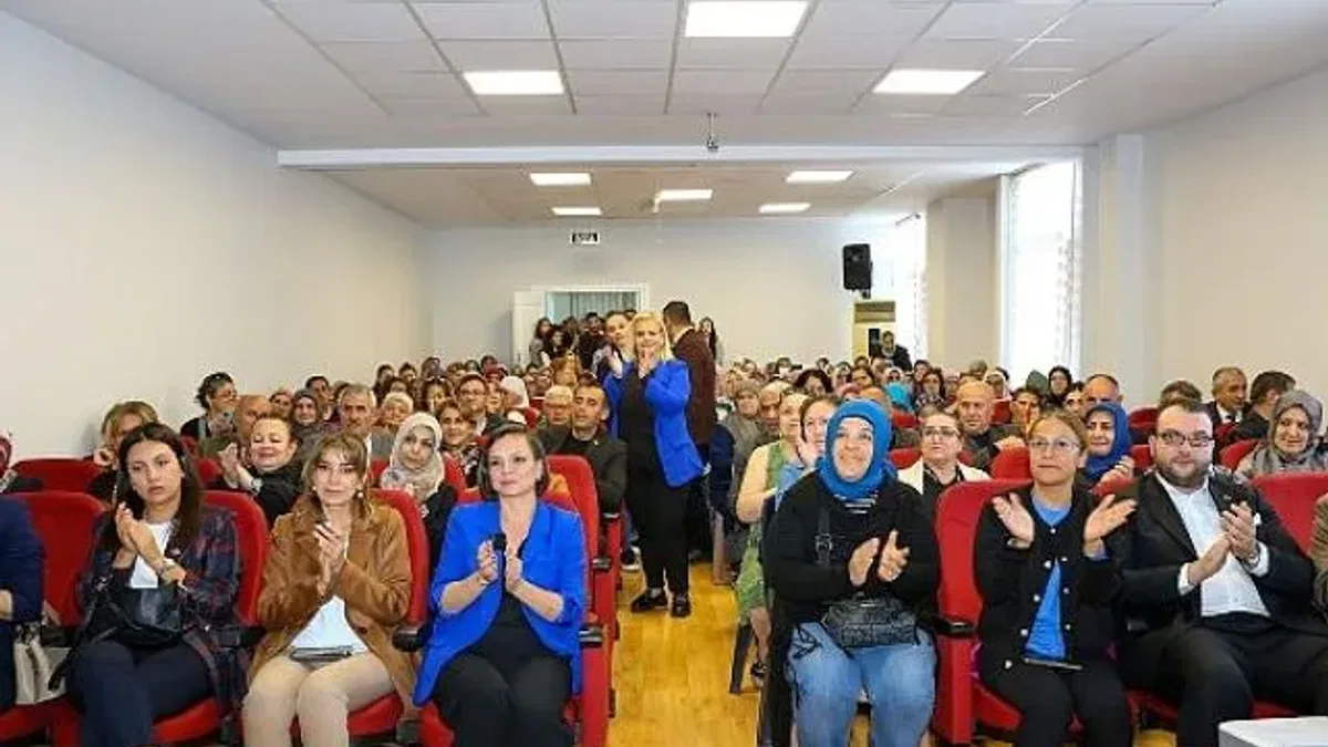 Karabağlar Belediyesi’nden Bağımlılıkla Mücadele Seminerleri başladı