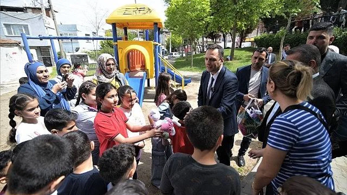 Bayram oyuncaklarla başladı