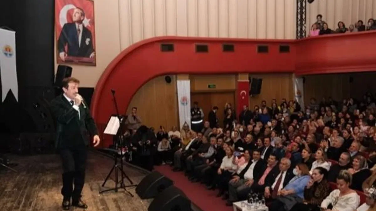 Ferdi Tayfur Adana’da anıldı