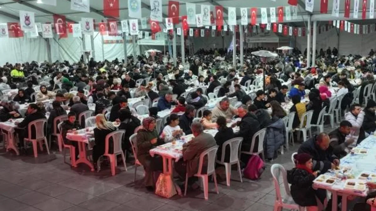 Manisa’da Ramazan bereketi: 4 bin kişiye iftar yemeği dağıtıldı