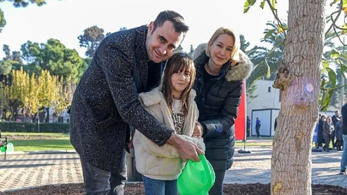 Başkan Tugay, yeni yılın ilk gününde Kültürpark’ta ağaç dikti Kültürpark’ın yeşil dokusu zenginleşiyor