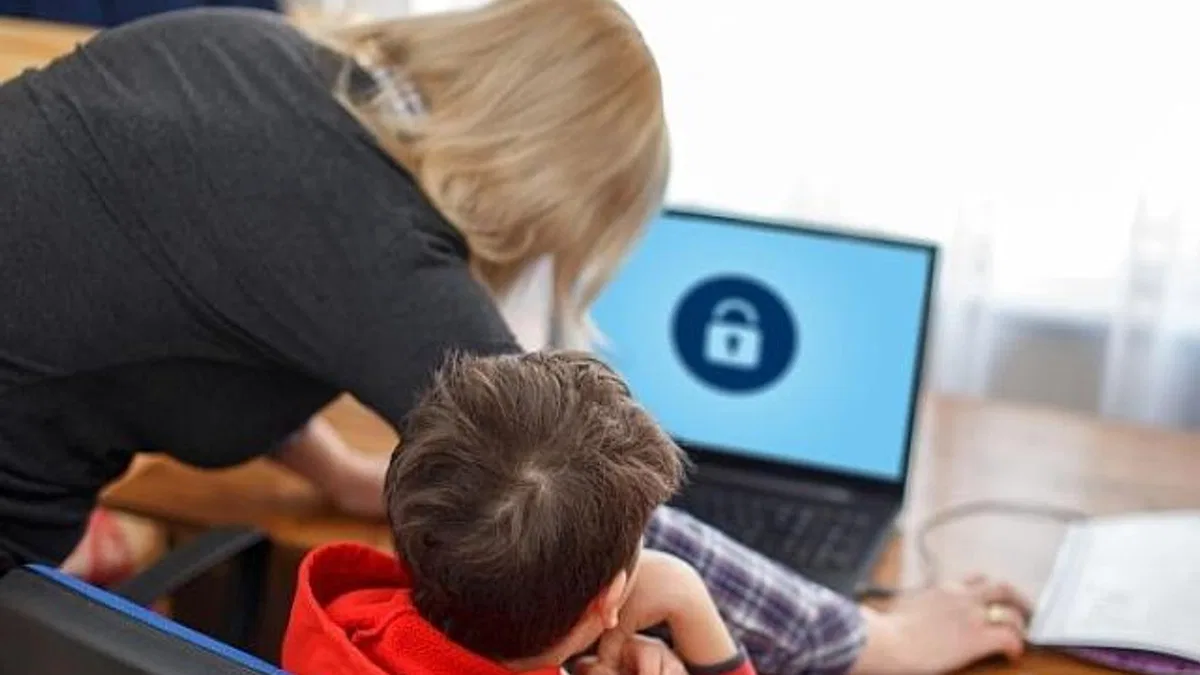 Dijital dünyada çocuklarınızı yalnız bırakmayın