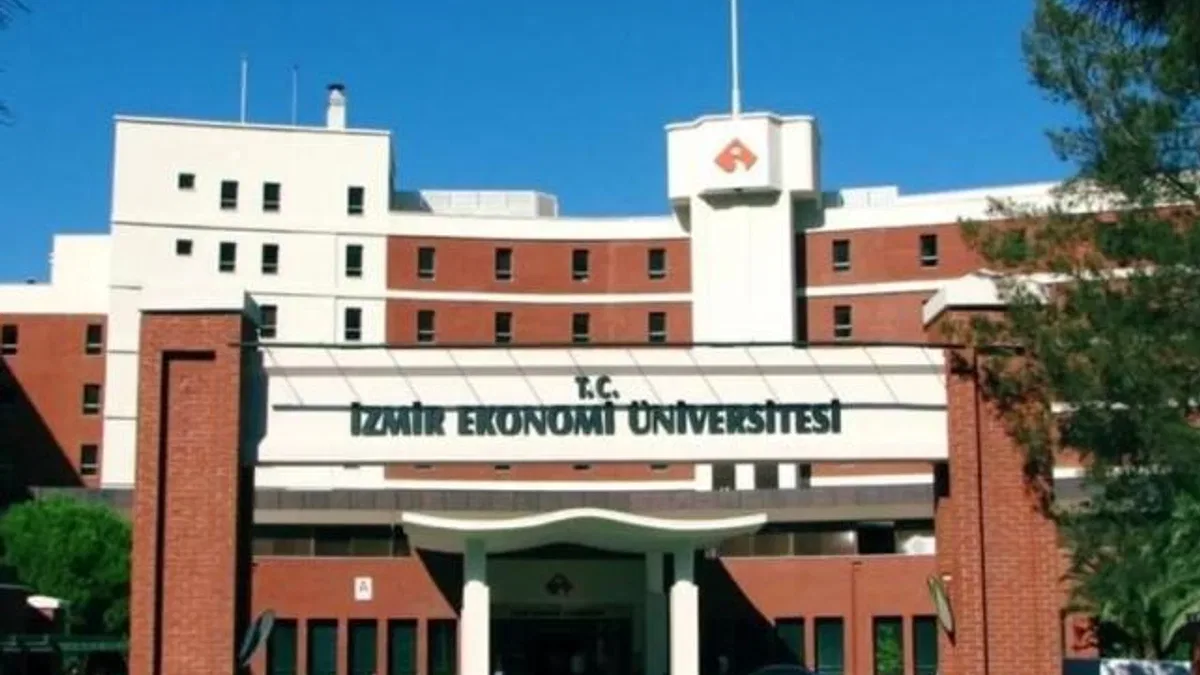 İzmir Ekonomi Üniversitesi’nde yetersiz kütüphane imza toplattı
