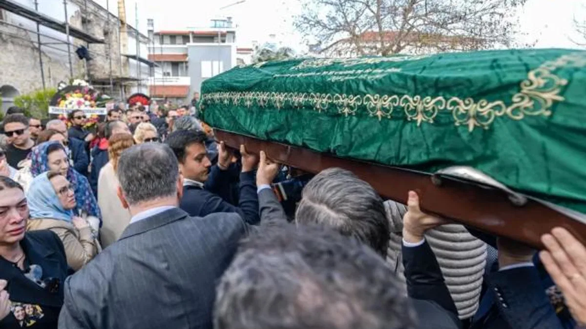 Bolu yangınında hayatını kaybeden Suyolcu ailesi İzmir’de defnedildi