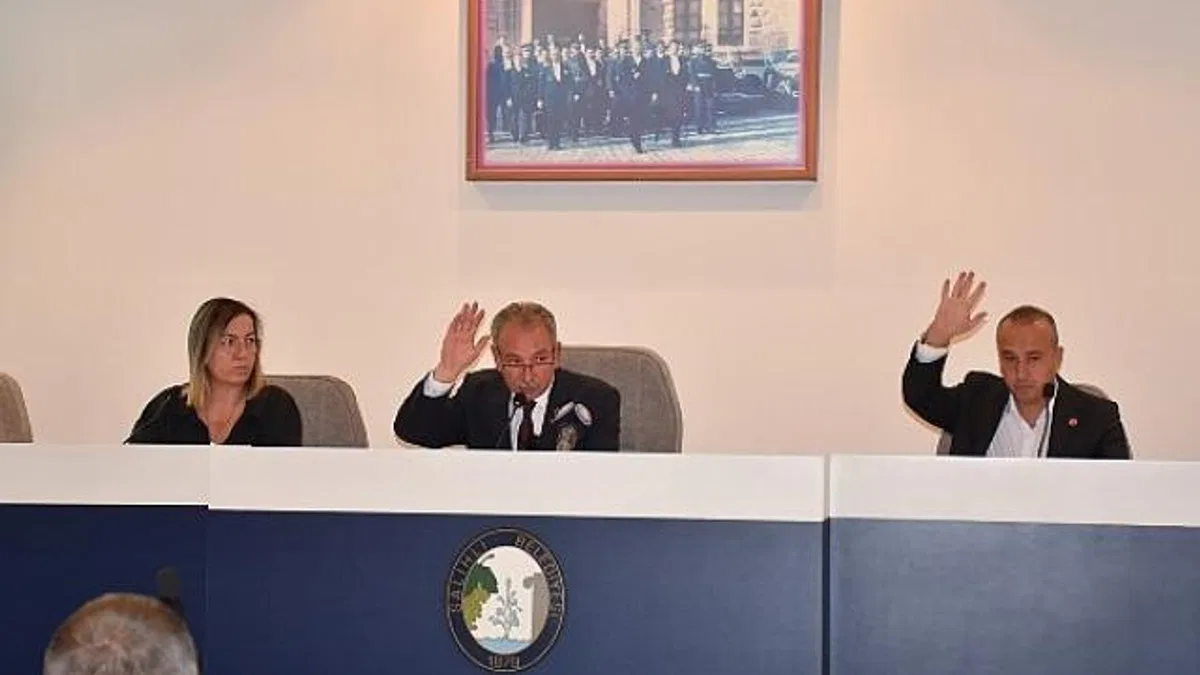 Salihli Belediye Meclisi, Mazlum Nurlu Başkanlığında Ekim Ayı Meclis Toplantısını Gerçekleştirdi.