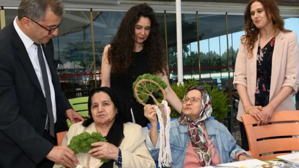 Bursa Osmangazi’de alzheimer hastaları için Anneler Günü kutlaması