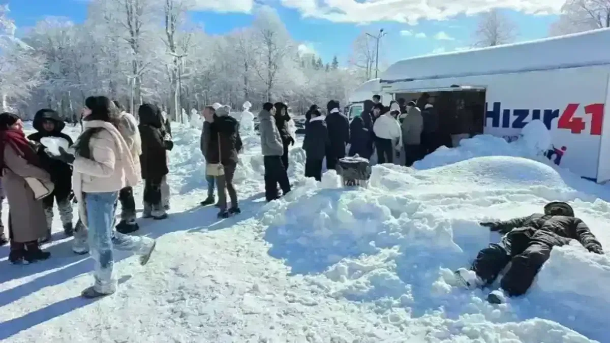 Kuzuyayla’da kar ve bayram bir arada