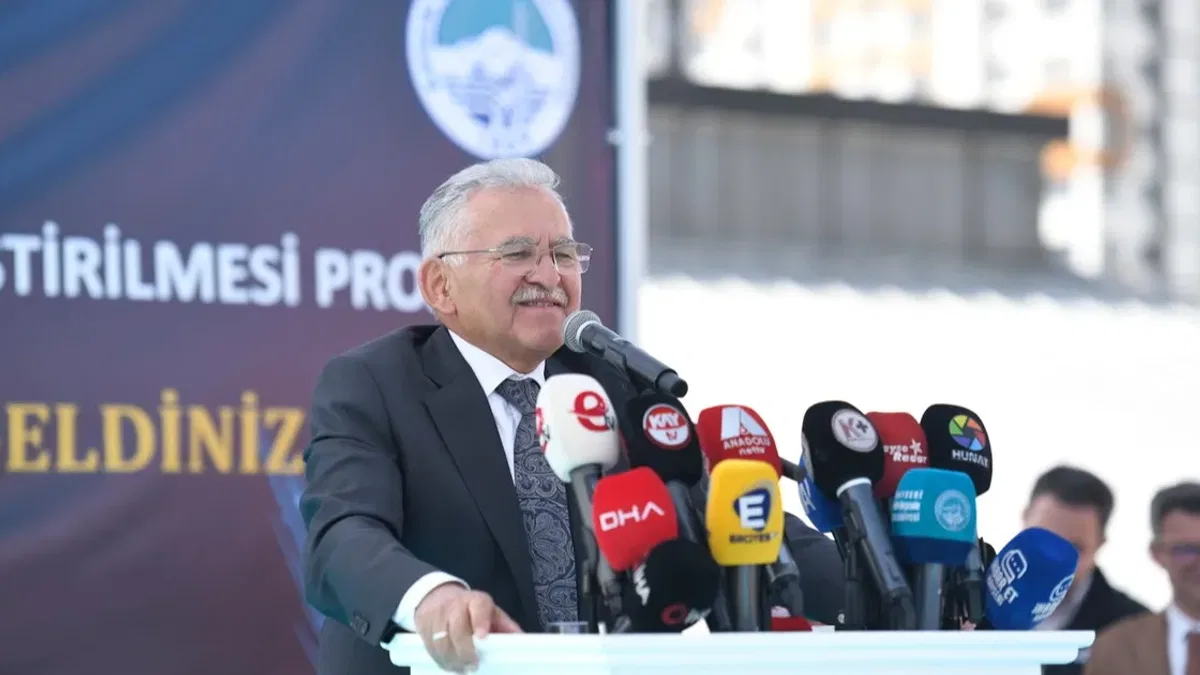 Kayseri Büyükşehir’den emeklilere 10 bin liralık destek