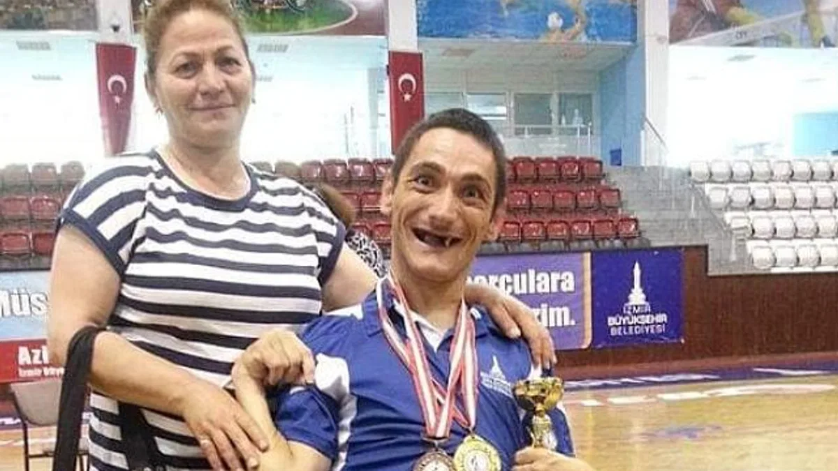 Engelleri bir bir aştı kendi ‘Evren’ini yarattı