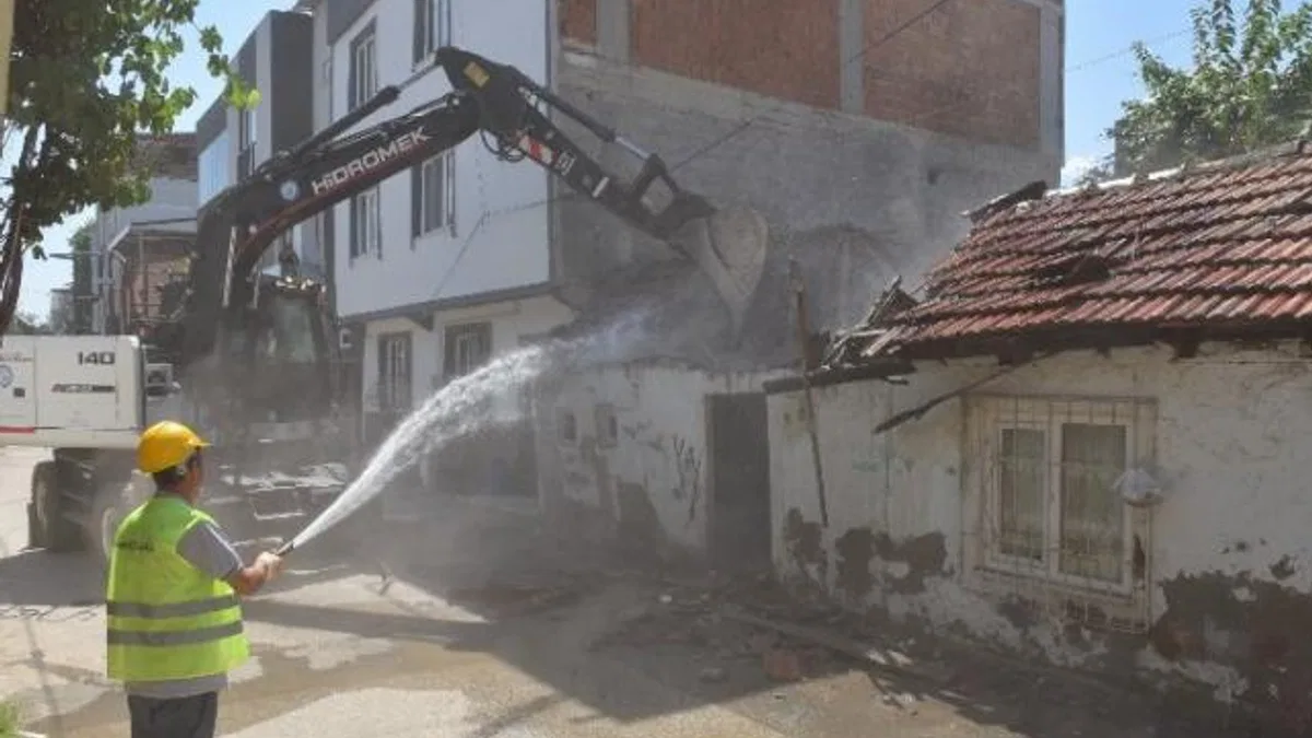 Yıldırım’da metruk binalara karşı çalışmalar devam ediyor