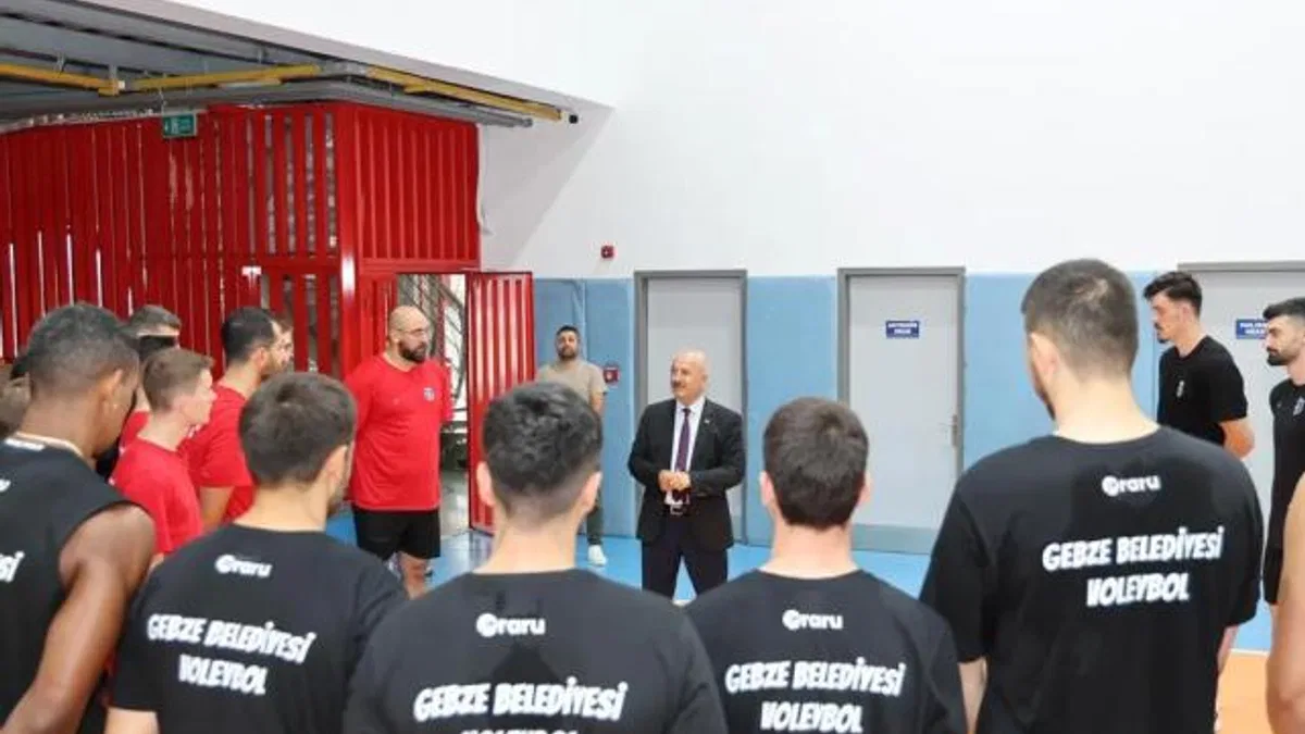 Gebze’de Başkan Büyükgöz’den Efeler’in antrenmanına ziyaret
