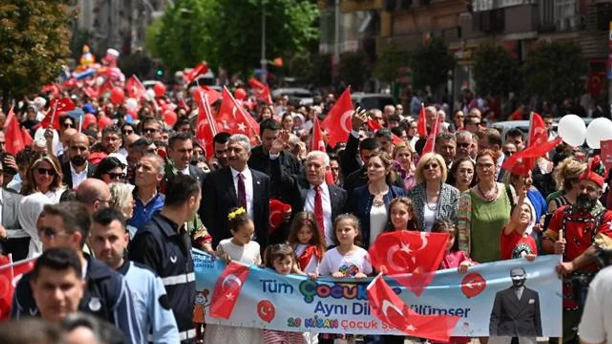 Bursa’da çocuklar bayramın tadını çıkarttı