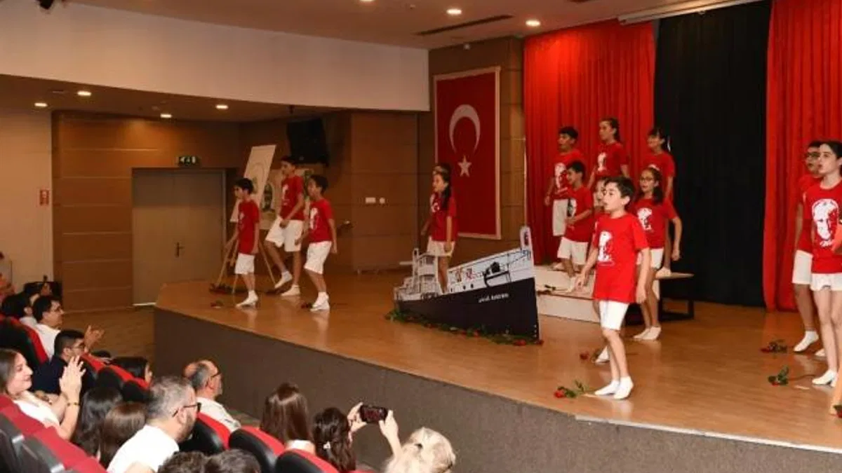 İzmir Çiğli’de ‘Aynı Gemideyiz’e büyük alkış
