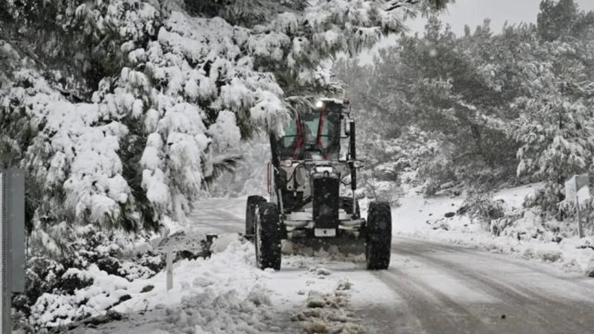 İzmir Bornova’da mevsimin ilk karı