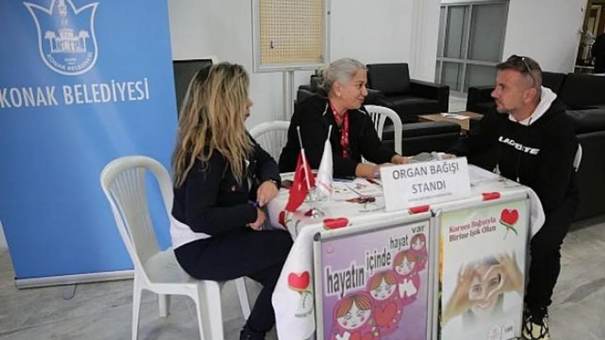 Konak’ta organ bağışı farkındalığı için stant kuruldu
