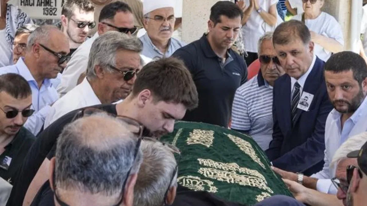 Foça eski belediye başkanının oğlu son yolculuğuna uğurlandı