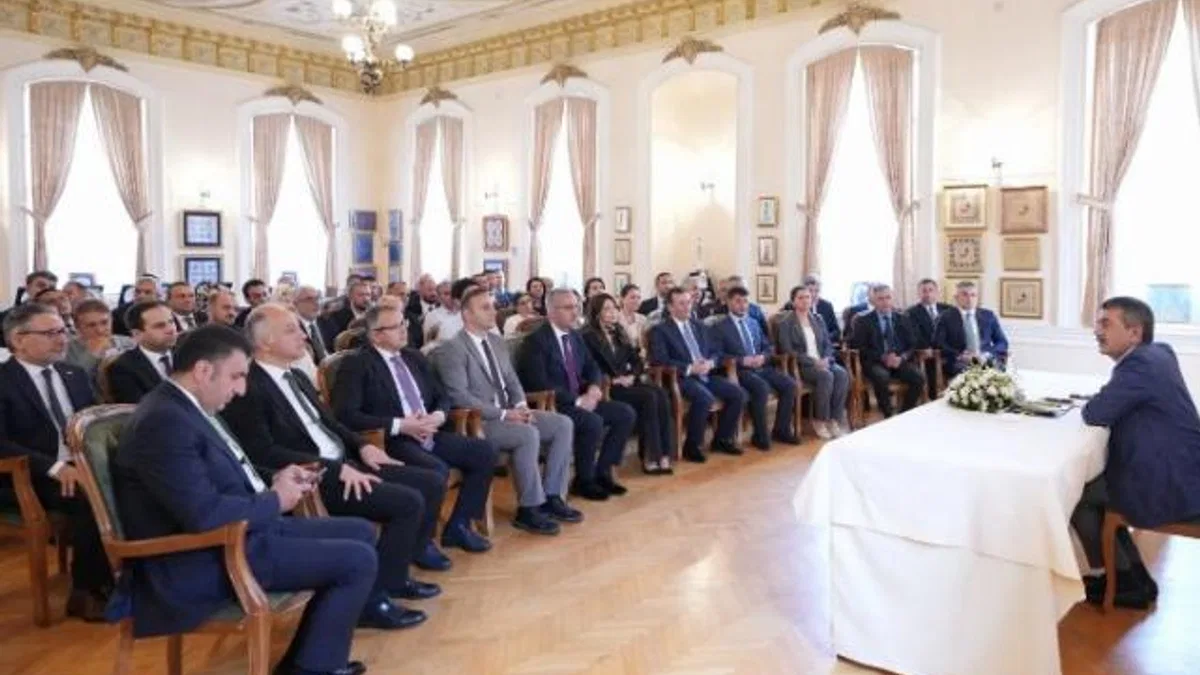 Bakan Tekin İstanbul’da okul yöneticileriyle buluştu
