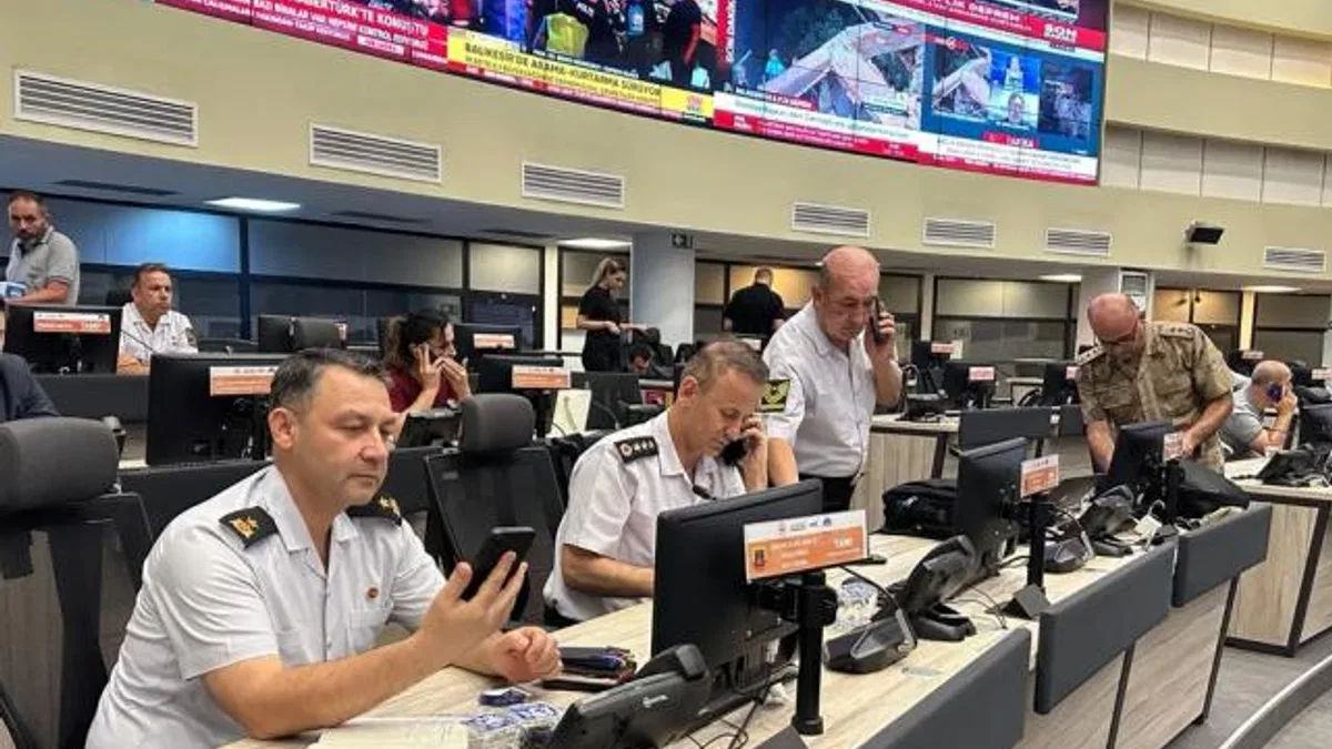 AFAD: 20 artçı deprem kaydedildi, 24 hasar ihbarı geldi