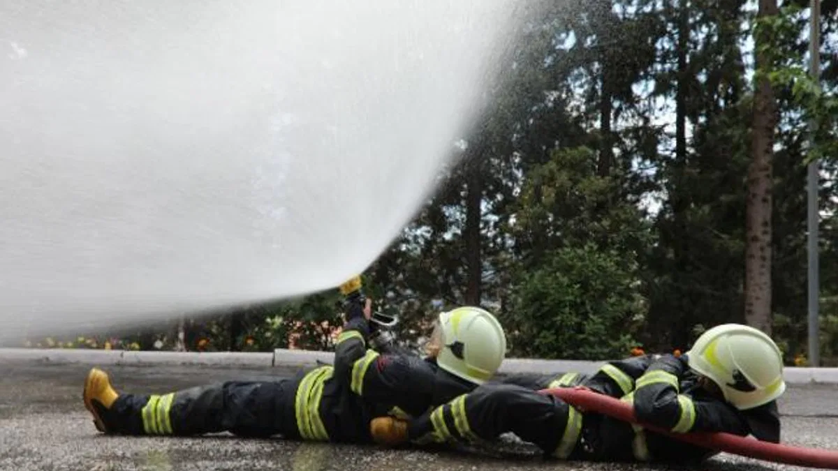Muğla’da geleceğin itfaiyecileri uygulamalı eğitimde